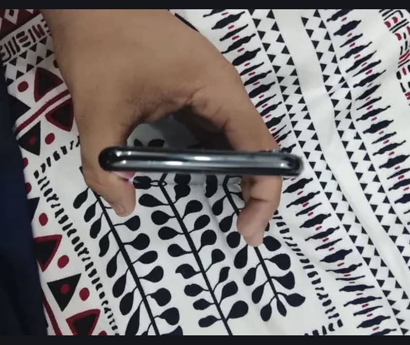 Apple iPhone X 4