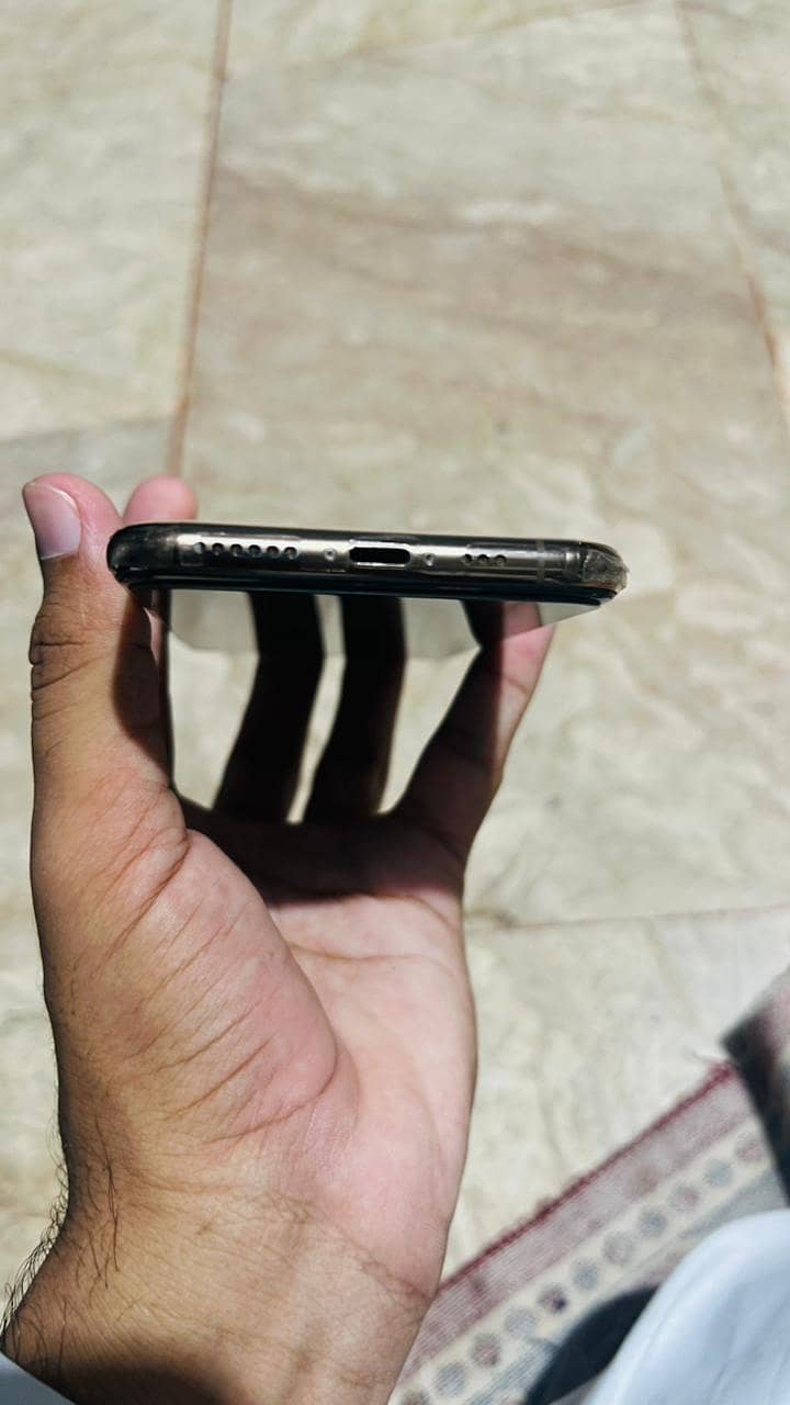 Apple iPhone XS 6
