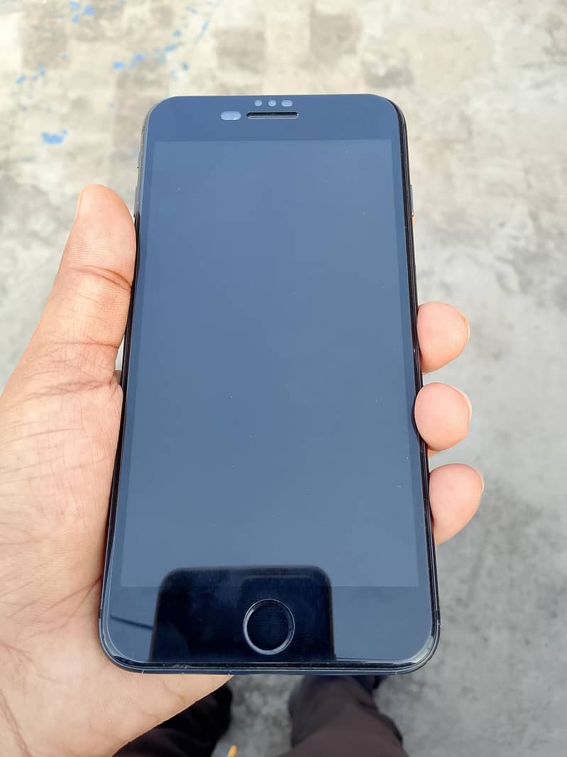 Apple iPhone 8 Plus 1