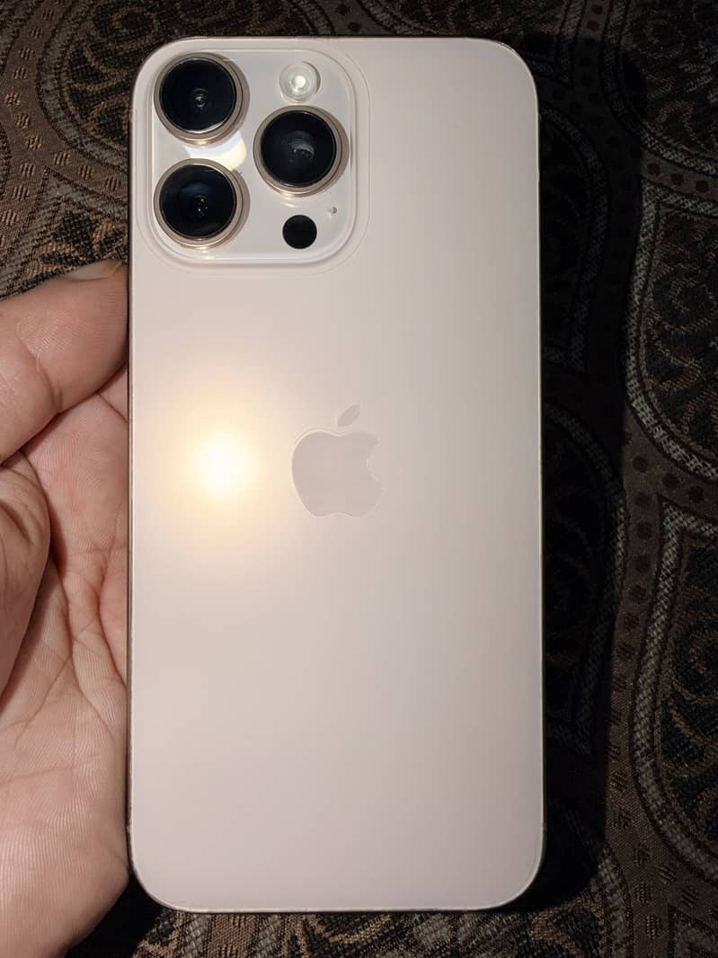 Apple iPhone 16 Pro Max 0