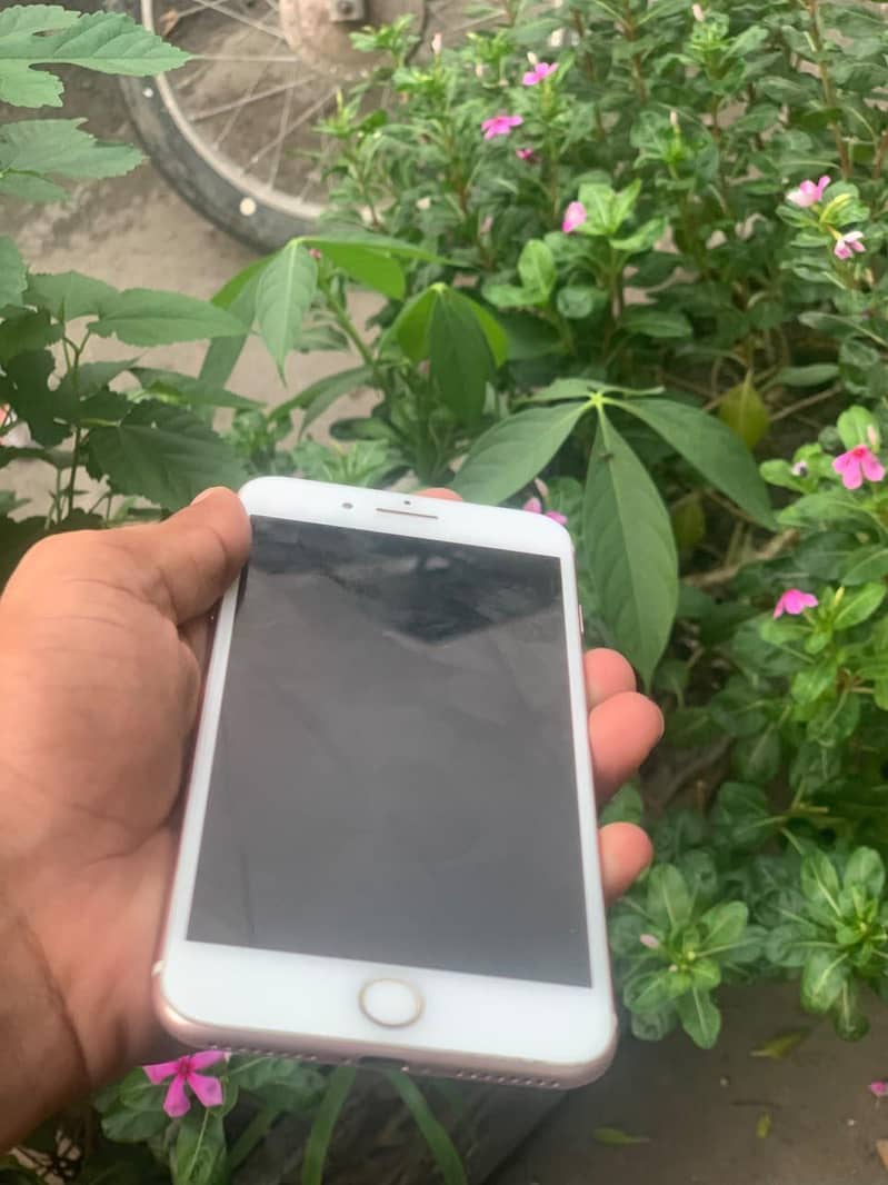 Apple iPhone 7 Plus 4