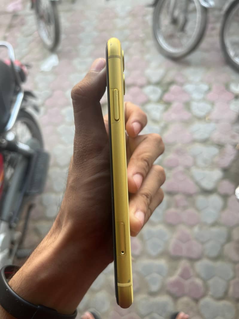 Apple iPhone 11 3