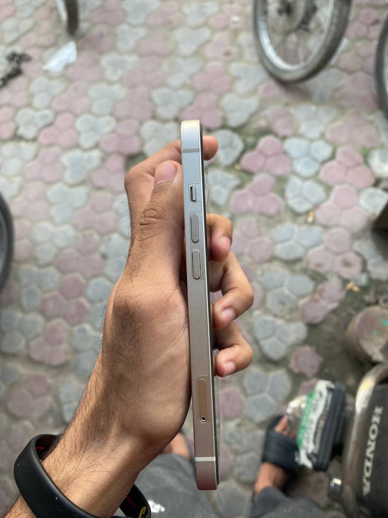 Apple iPhone 13 3