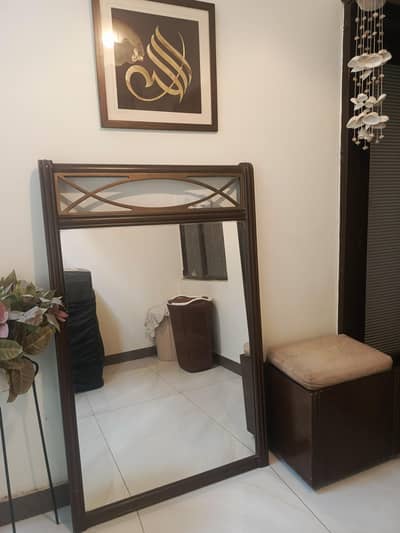 hanging mirror with stool