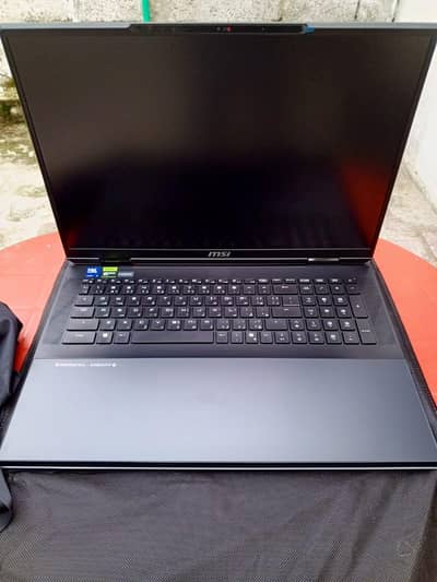 MSI Titan 18 HX AI – 18" UHD+ 120Hz | Core Ultra | 64GB RAM | 4TB SSD