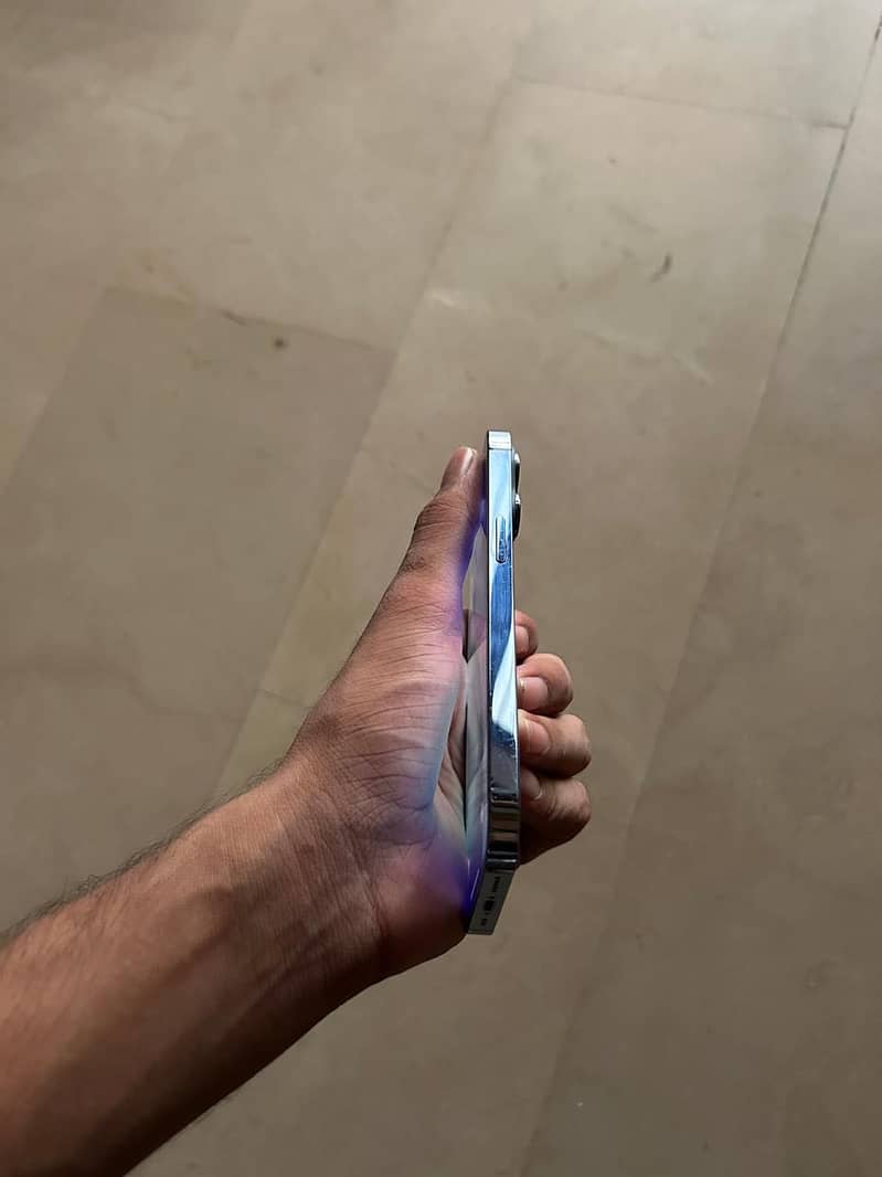 Apple iPhone 13 Pro 8