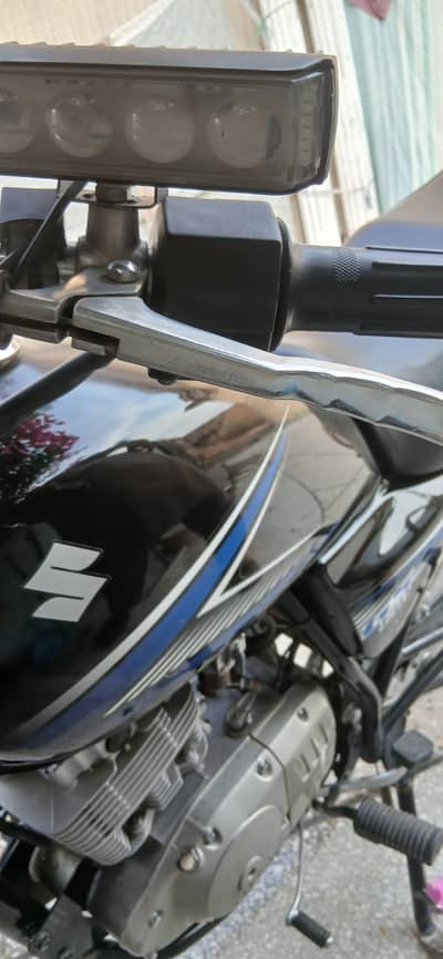 Suzuki GS 150 2014
