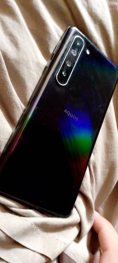 Sharp Aquos R5G