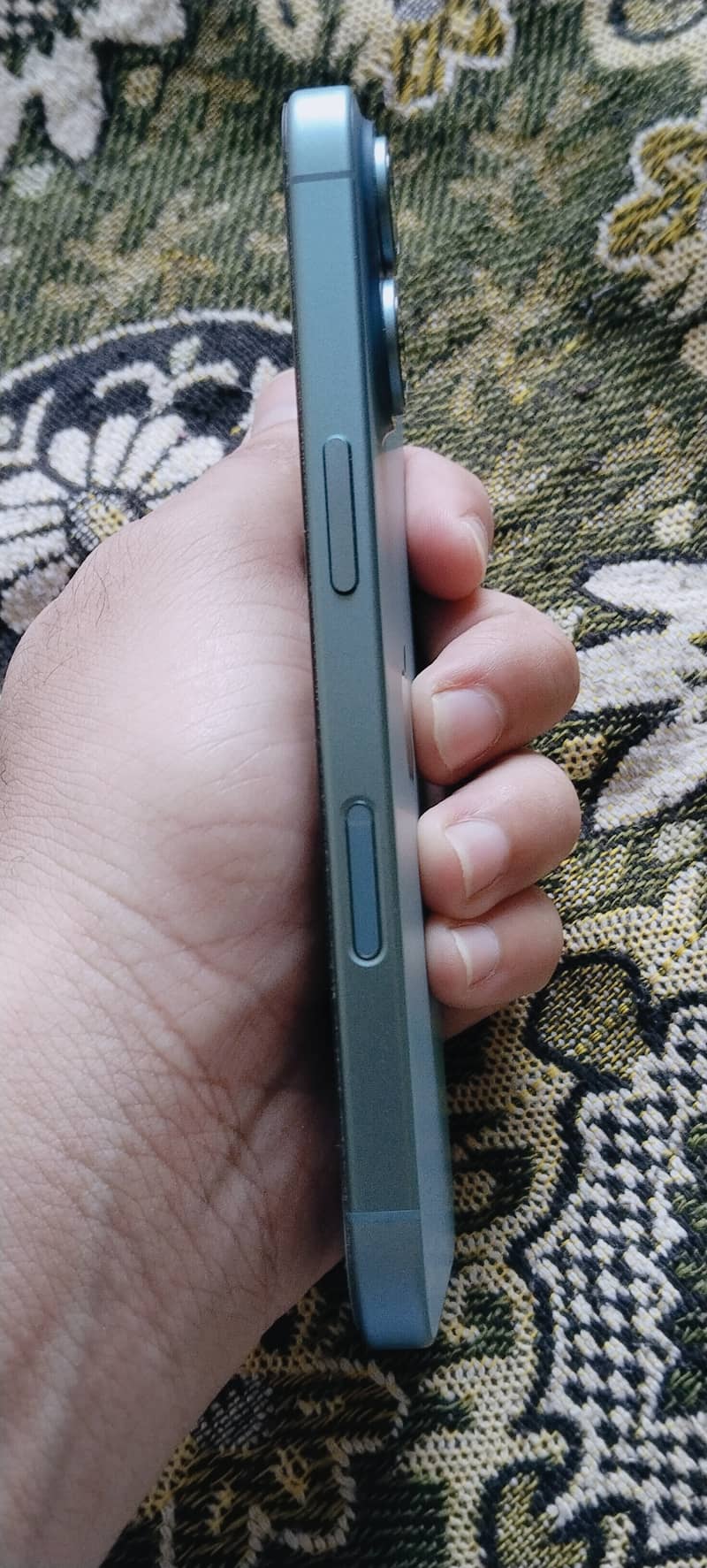 Apple iPhone 16 5