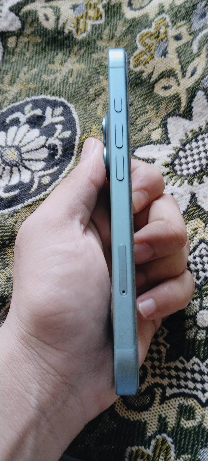 Apple iPhone 16 6