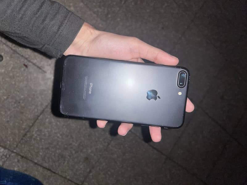 Apple iPhone 7 Plus 3