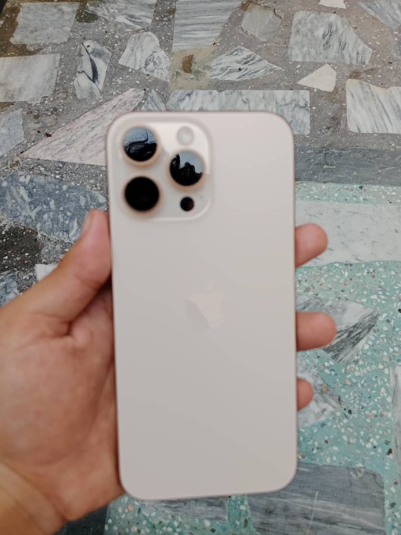 Apple iPhone 16 Pro Max 0
