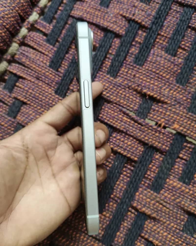 Apple iPhone 15 3
