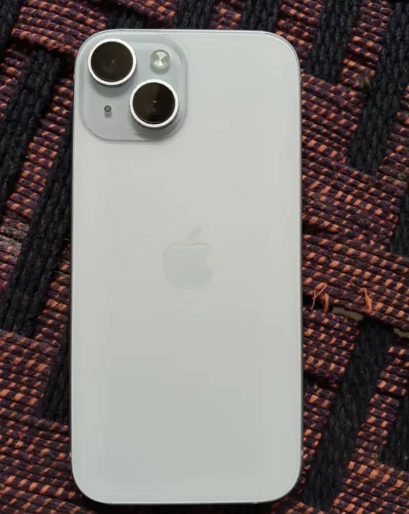 Apple iPhone 15 4