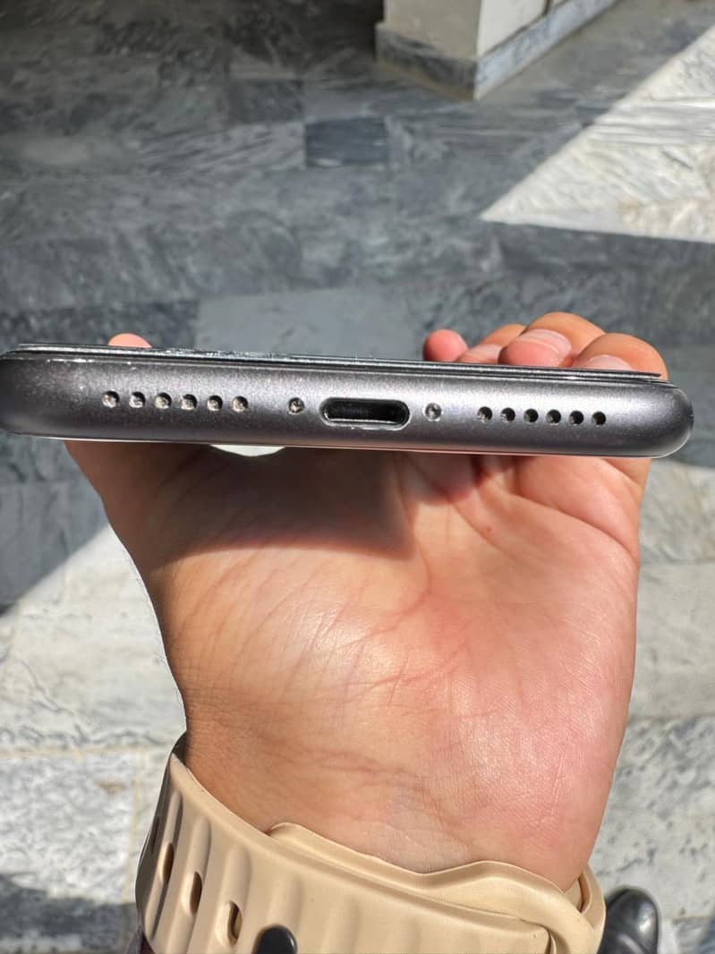 Apple iPhone 11 6