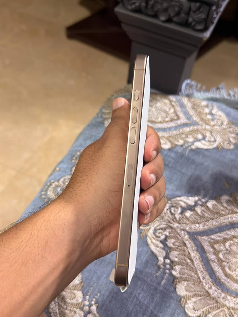 IPHONE 16 PRO MAX 1
