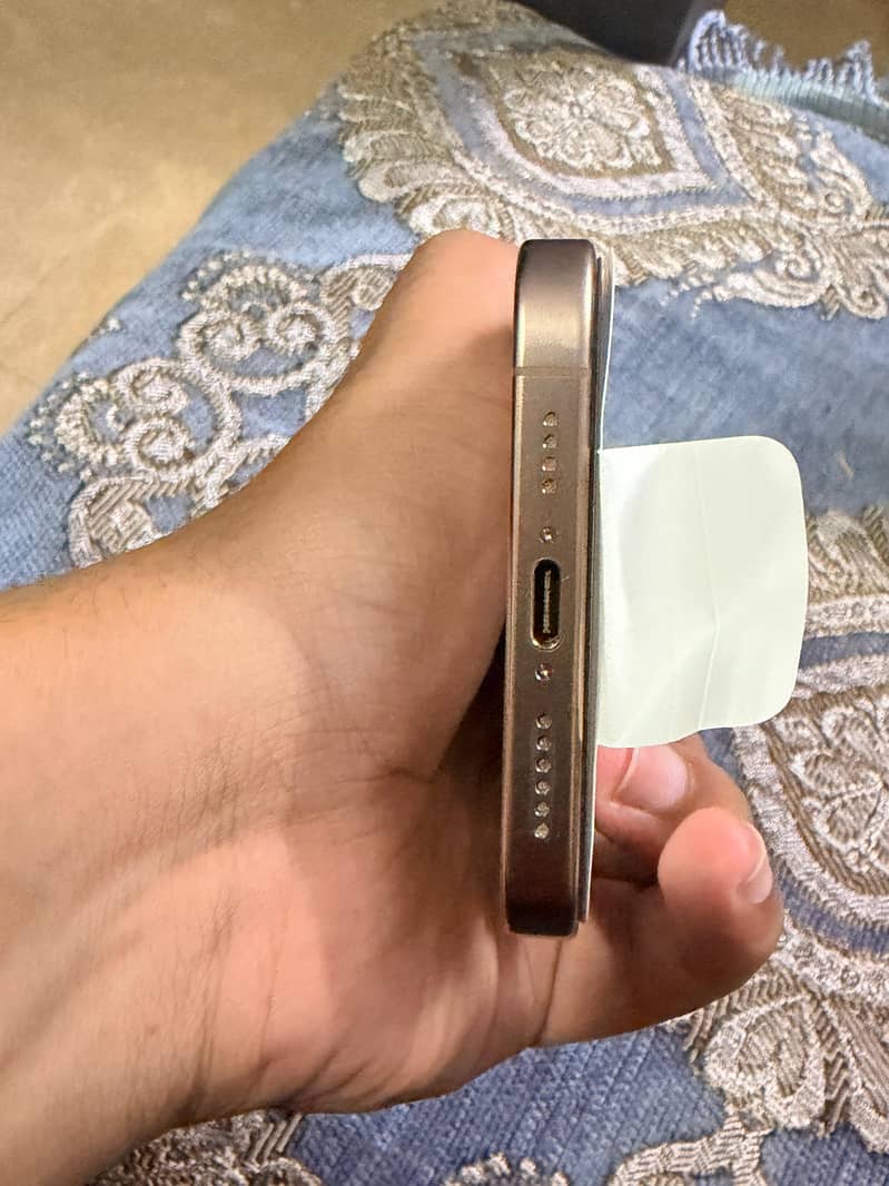 IPHONE 16 PRO MAX 2
