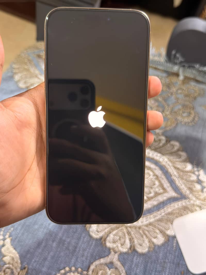 IPHONE 16 PRO MAX 4