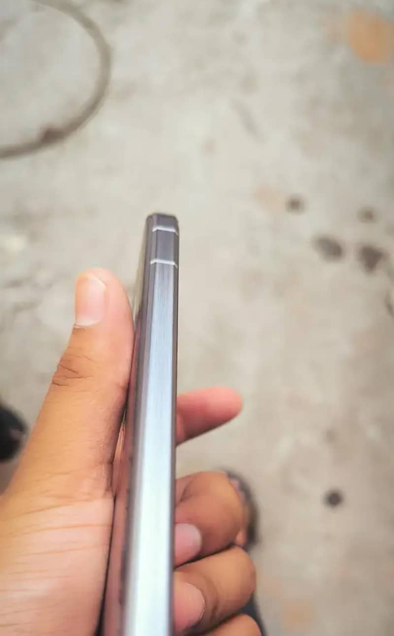 Sharp Aquos Sense7 3