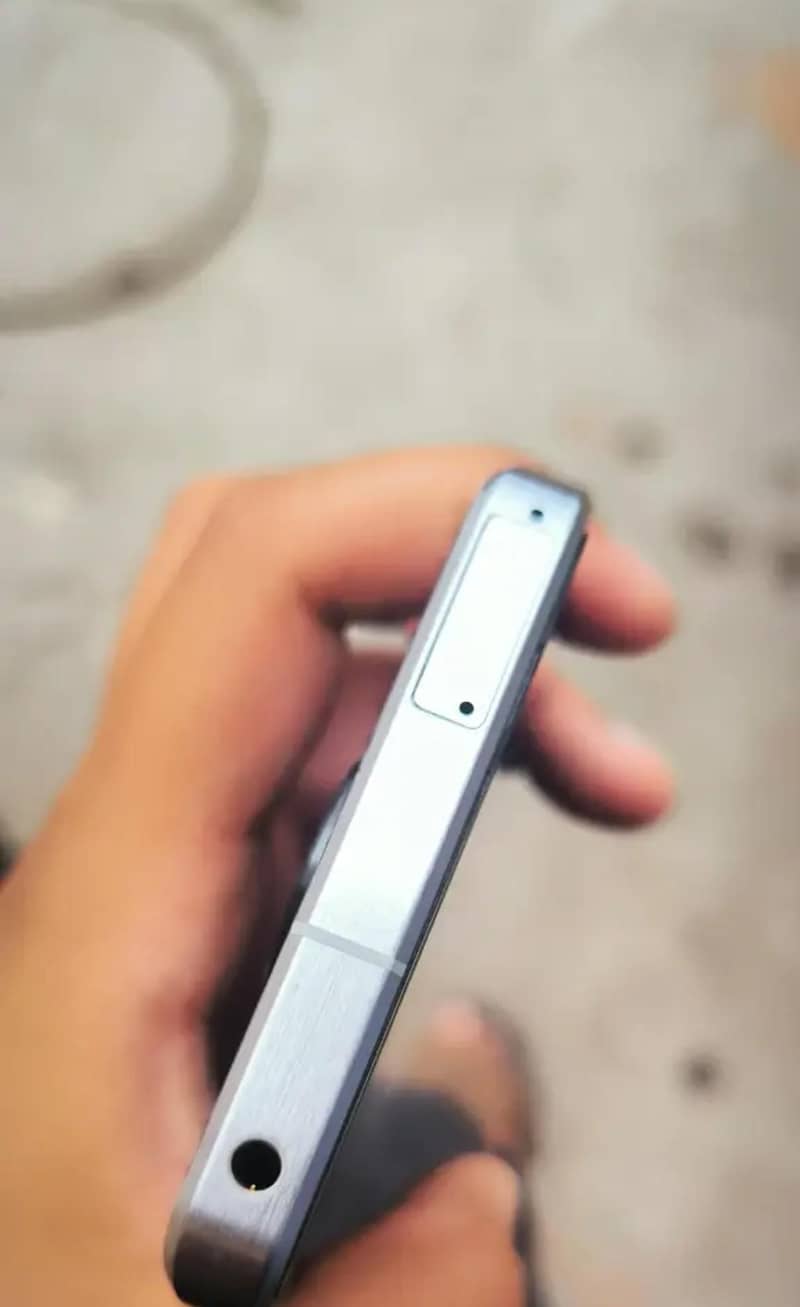 Sharp Aquos Sense7 5