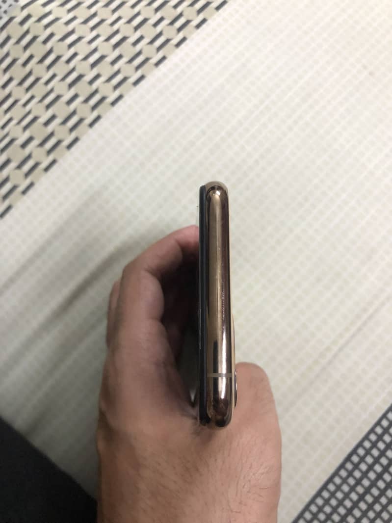 Apple iPhone 11 Pro 4