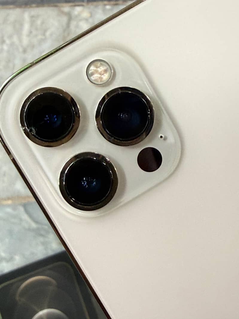 Apple iPhone 12 Pro Max 4