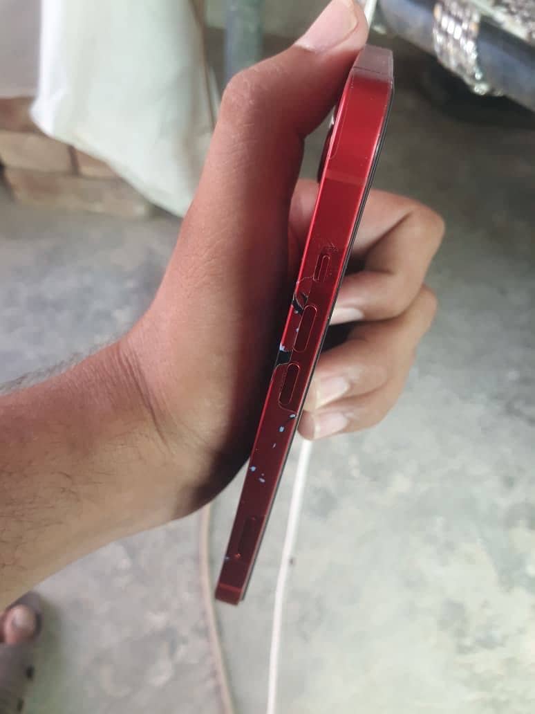 Apple iPhone 13 2