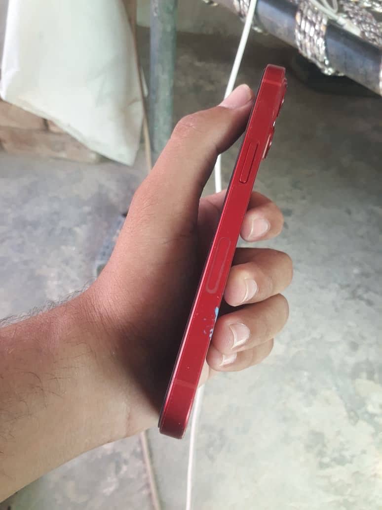 Apple iPhone 13 5