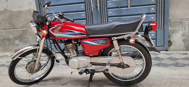 Honda 125 2015B excellent condition complete docu