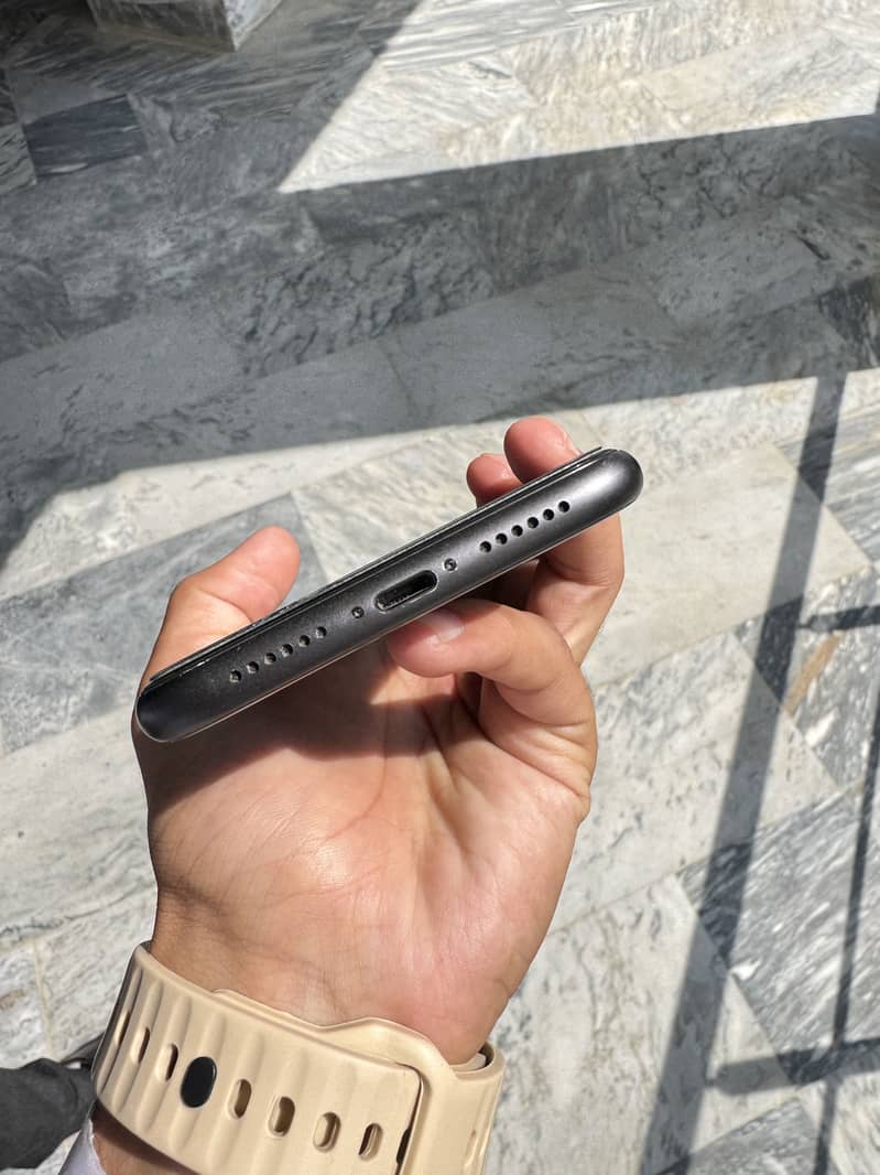 Apple iPhone 11 5