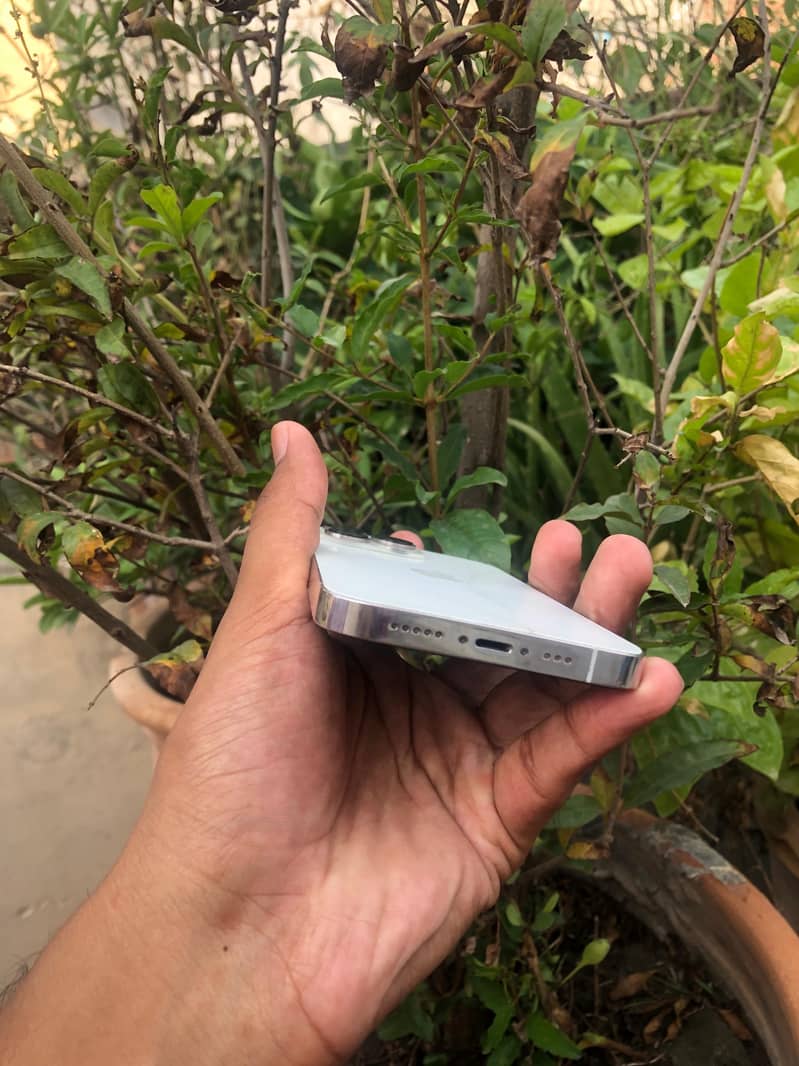 Apple iPhone 13 Pro 2