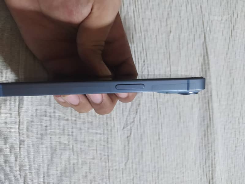 Apple iPhone 14 3