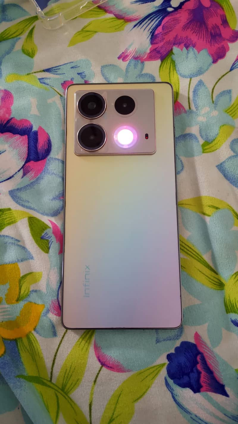 Infinix Note 40 8/256 0