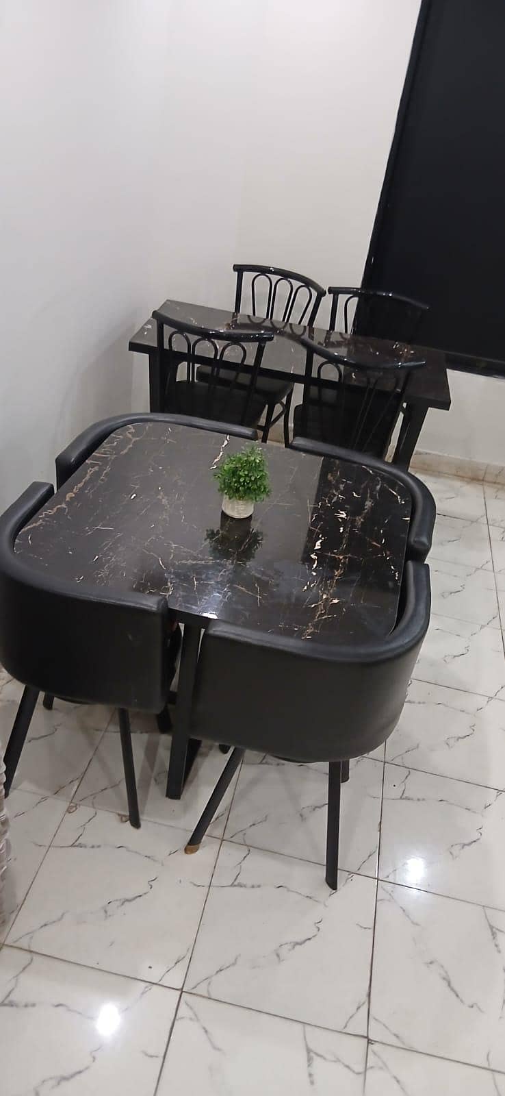 Restaurant dining table for4 3