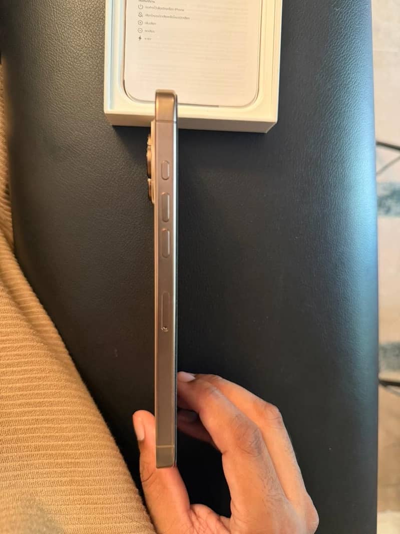 Apple iPhone 16 Pro Max 1