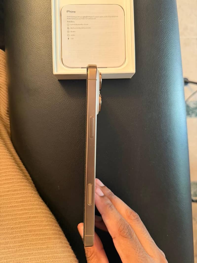 Apple iPhone 16 Pro Max 3