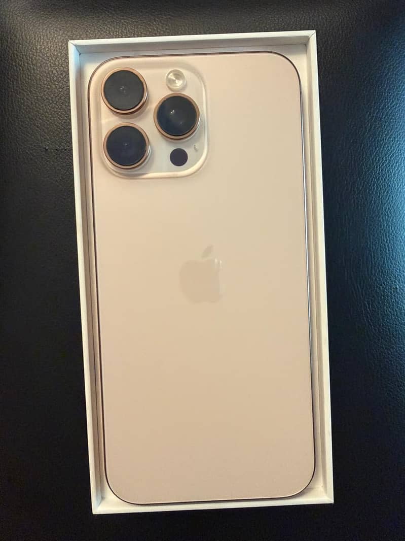 Apple iPhone 16 Pro Max 4