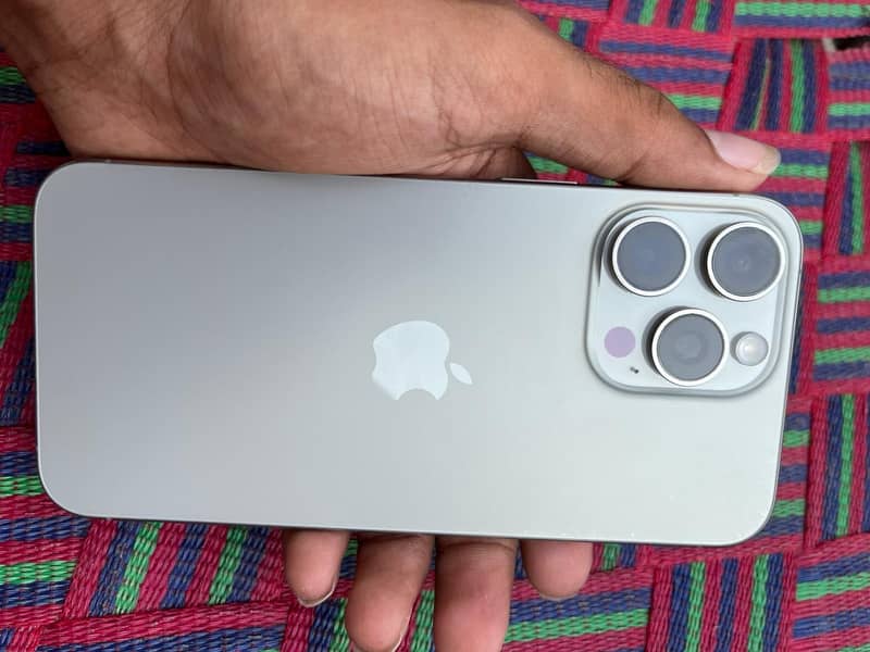 Apple iPhone 15 Pro Max 2