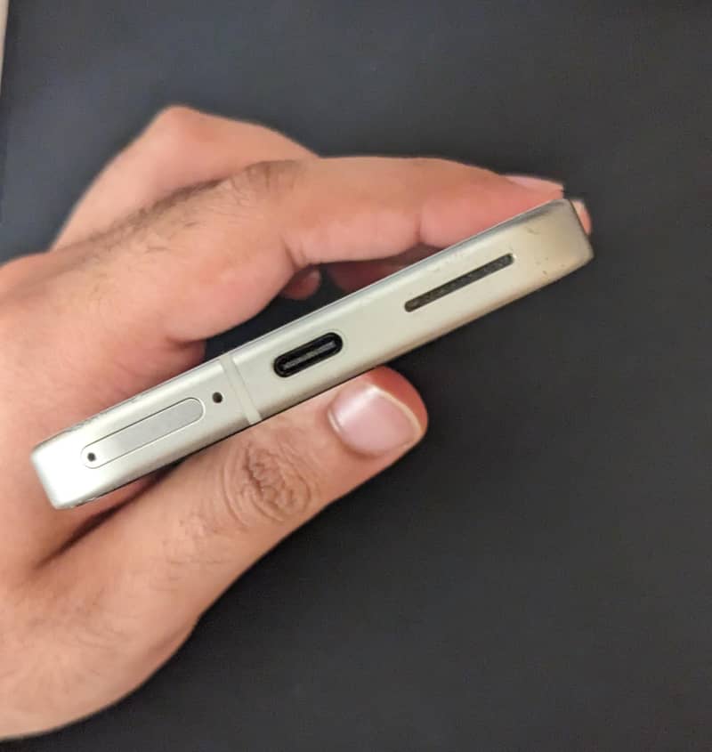 Google Pixel 9 5
