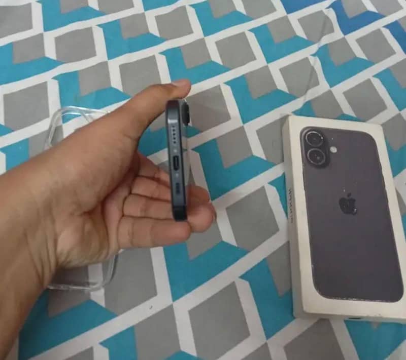 iPhone 16 256 GB Factory Unlocked | With Original Box & Accessories 1