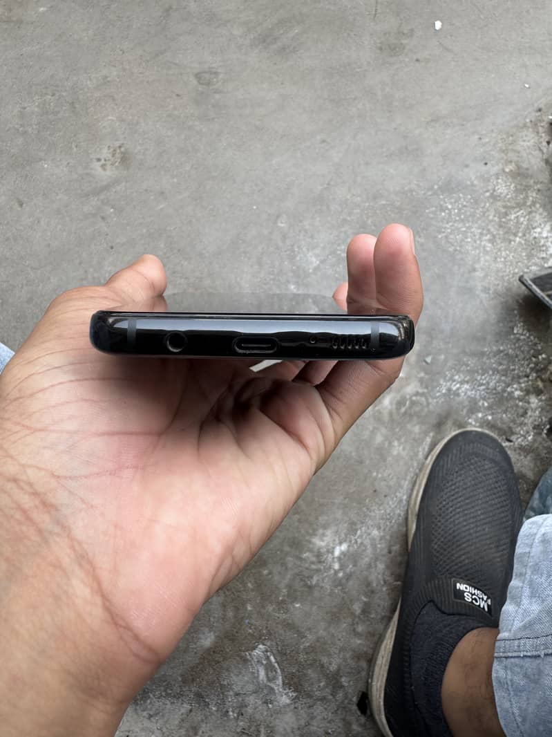 Samsung Mobile S8 Plus 4