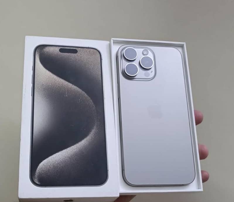 Apple iPhone 15 Pro Max 2