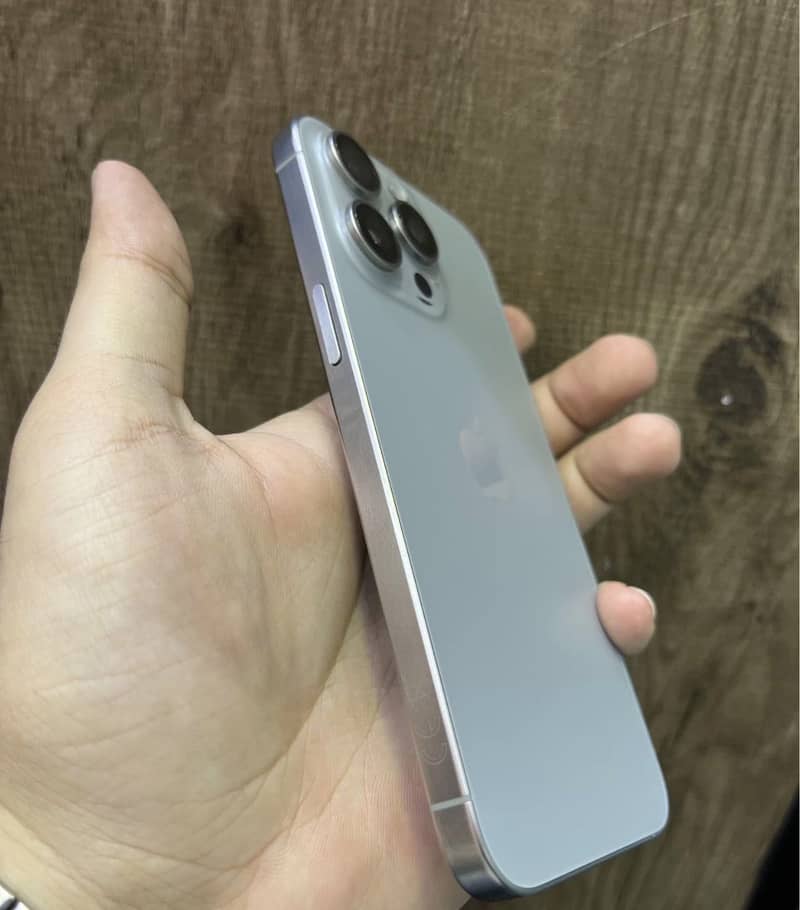Apple iPhone 15 Pro Max 10