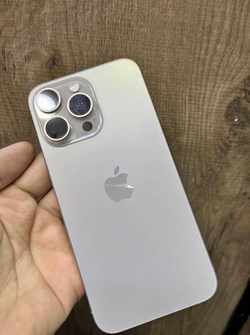 Apple iPhone 15 Pro Max 11