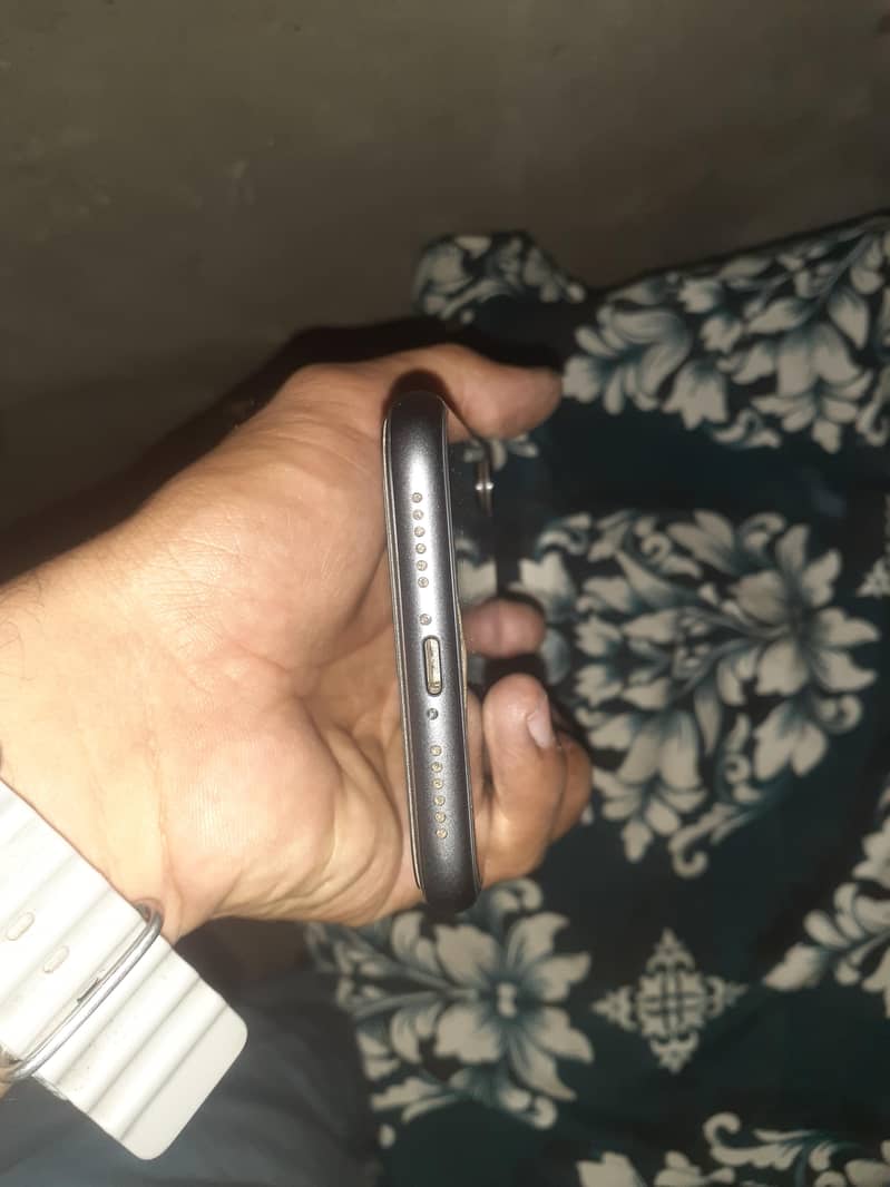Apple iPhone 11 3