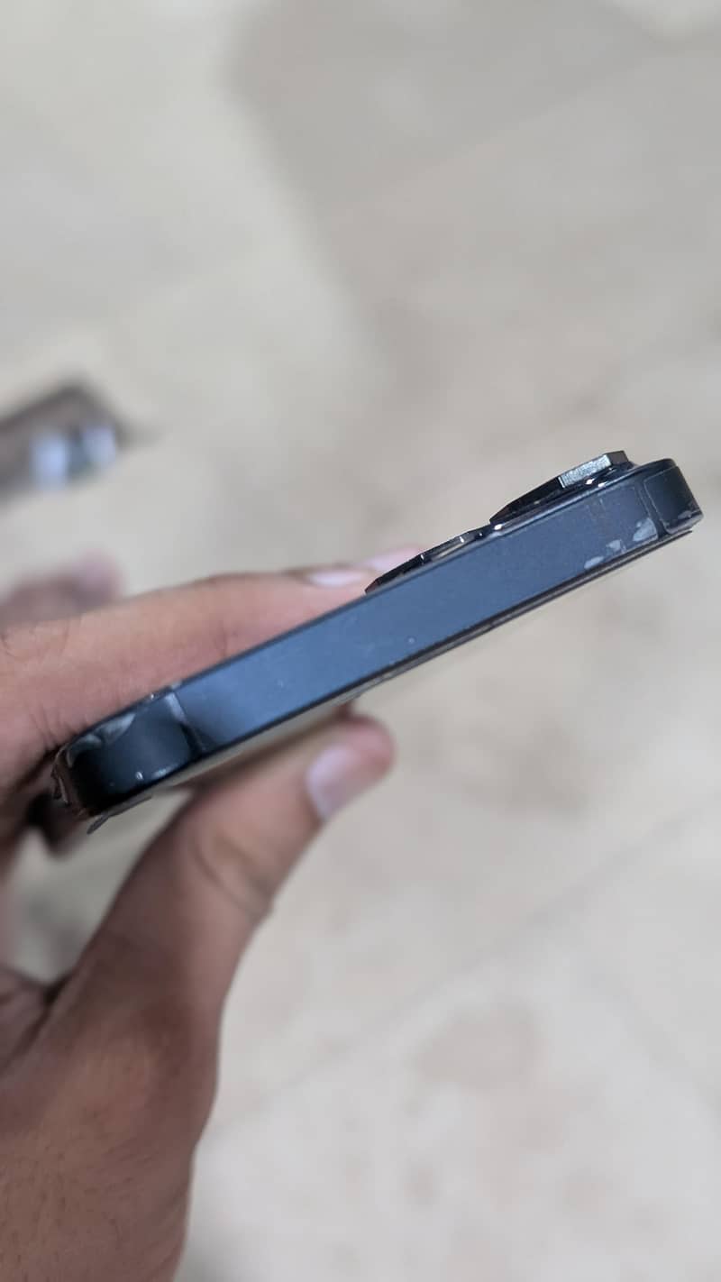 Apple iPhone 13 4