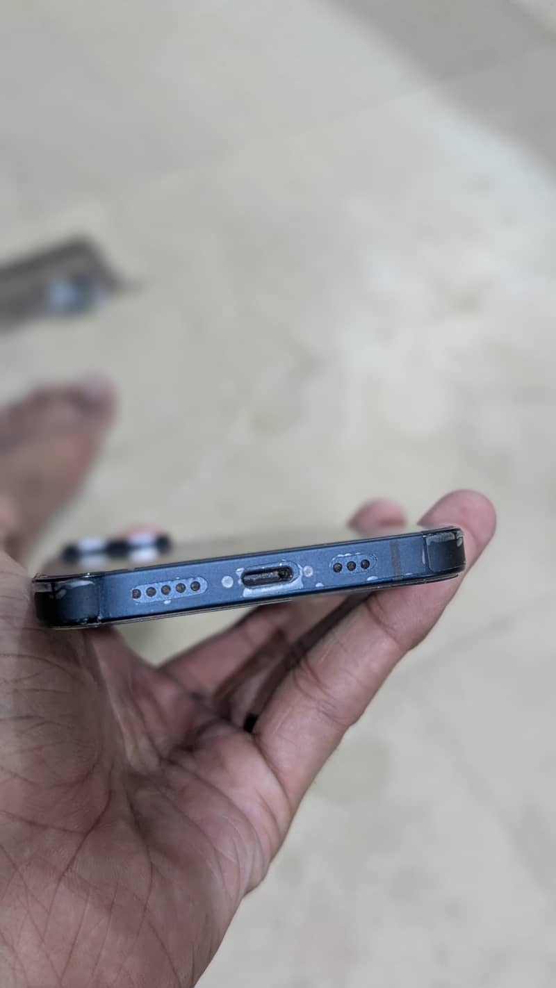 Apple iPhone 13 5