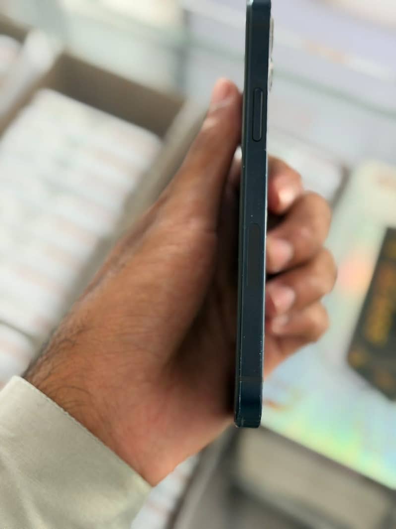 Apple iPhone 12 1