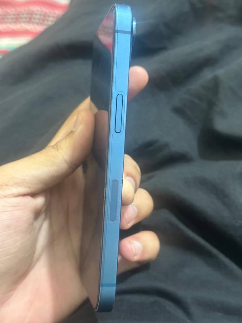 Apple iPhone 13 4