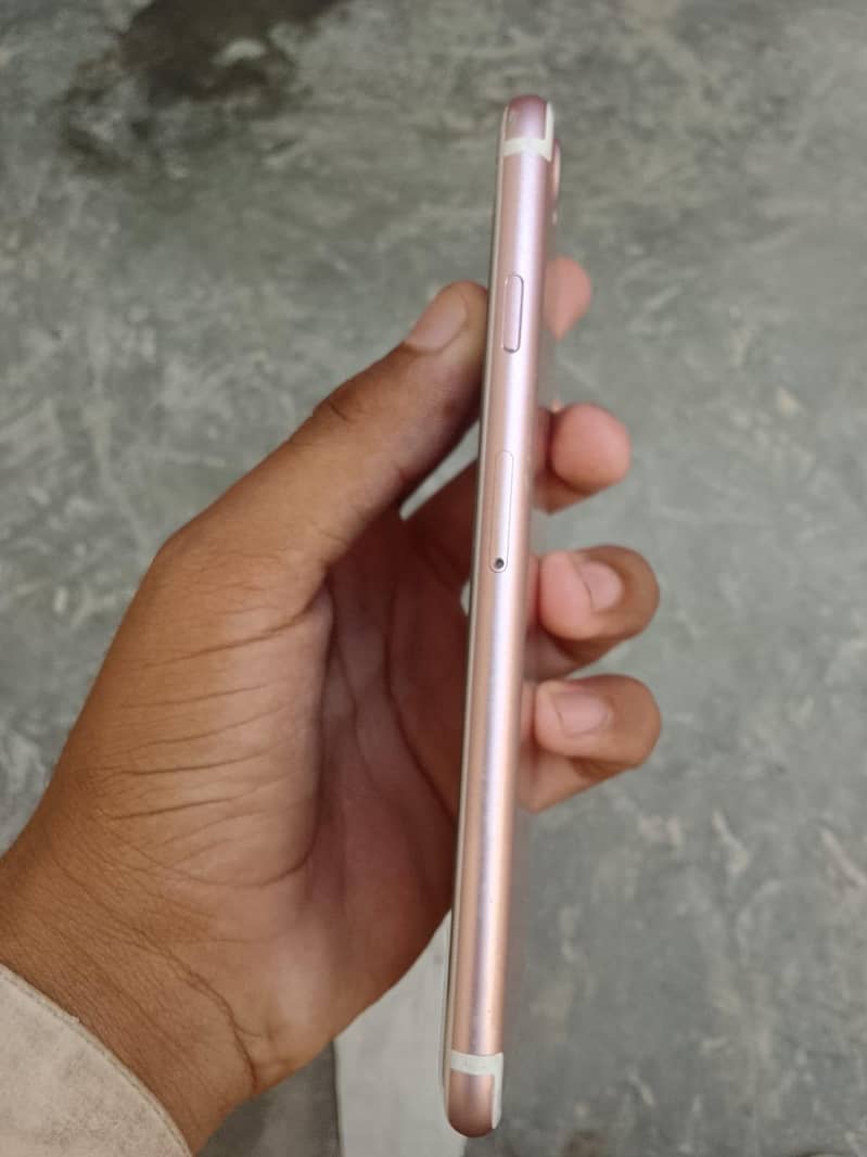 Apple iPhone 7 2
